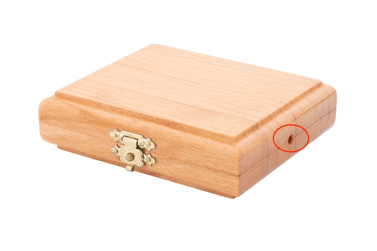 Figure 3. Harris Reed Case with ventilation hole circled in red