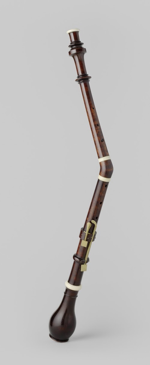 Figure 3. Photo of an angled English horn, circa 1775